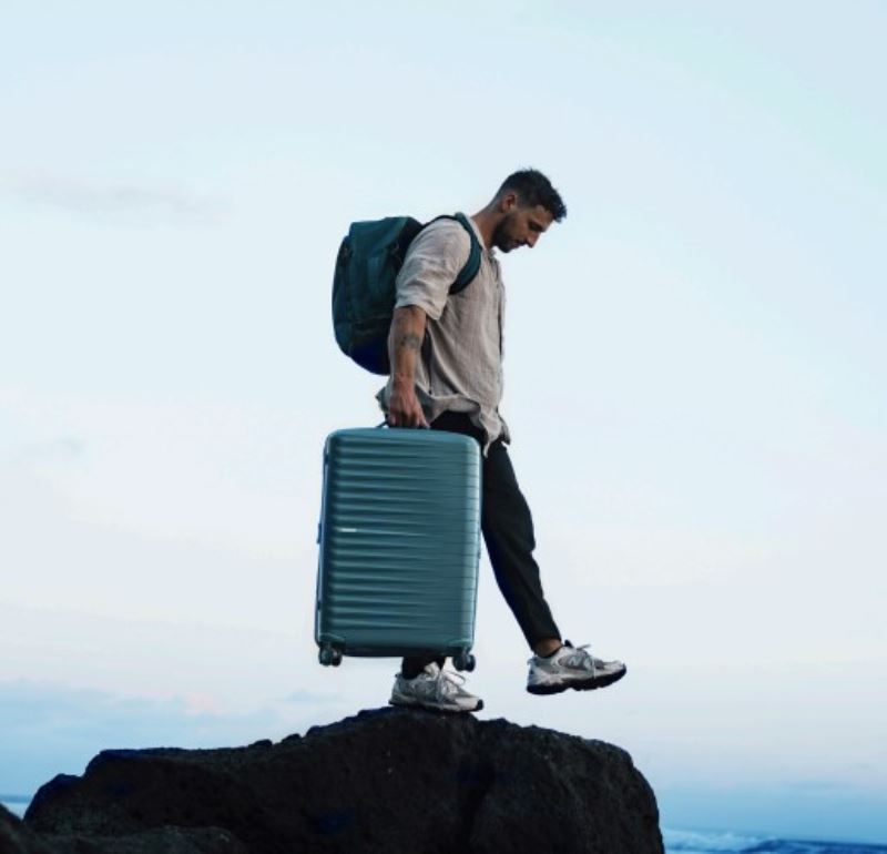 Trolley espandibile e zaino sottosedile, spazio e design alle tue esperienze.